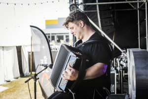 speelman Iwein met accordeon
