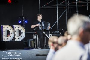 speelman Iwein met accordeon